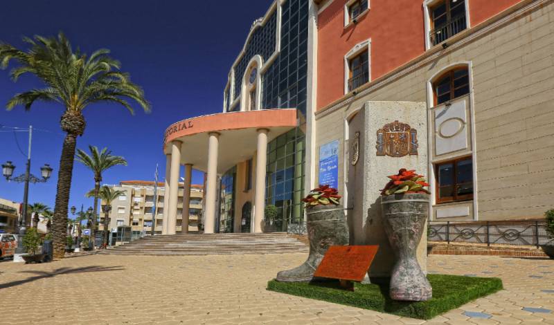 The Monument to the Volunteer in Los Alcázares