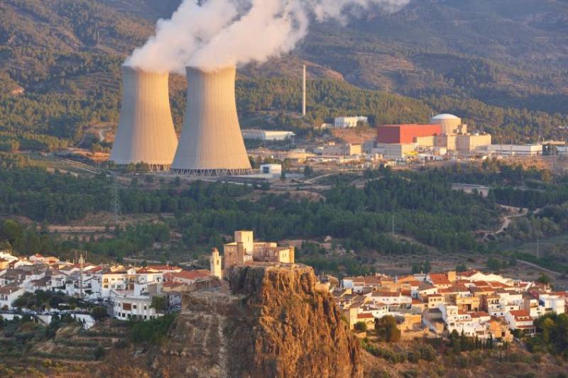 Nuclear closures in Spain and electricity prices: Can renewables bridge the gap?