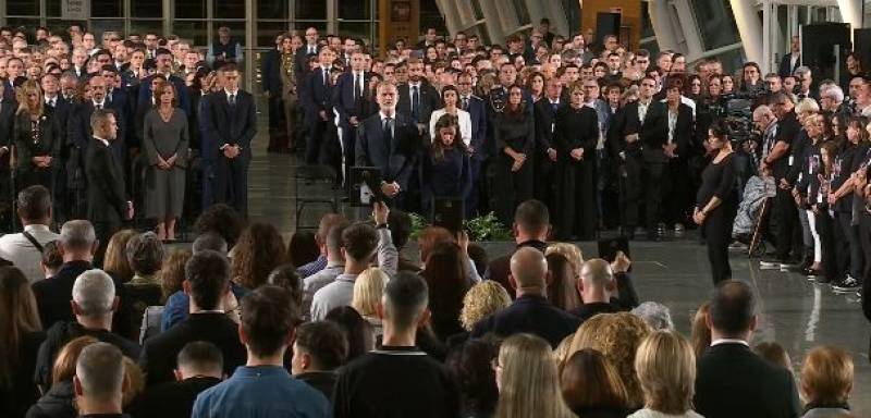 Thousands march for justice in Spain while bigwigs hold remembrance service for DANA victims