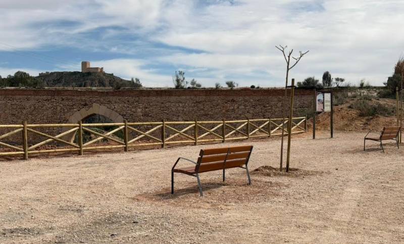 Jumilla cleans up the area around the 17th-century aqueduct just outside the town