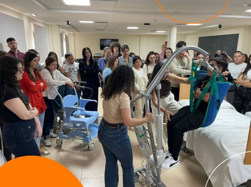 Caser Residencial invests in future care professionals in Murcia