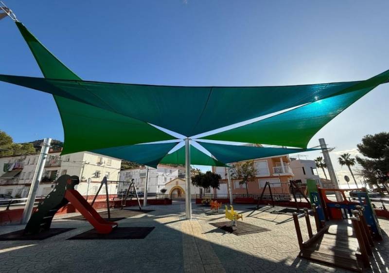 Águilas instals awnings along the seafront Blue Trail