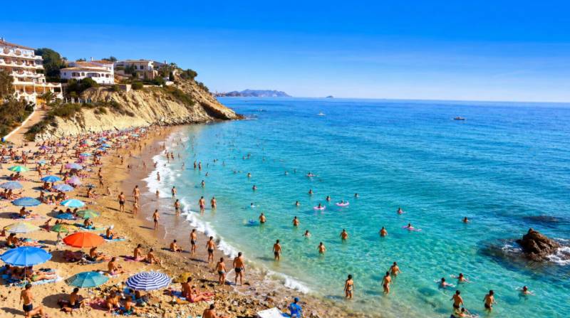 British holidaymakers flock to the Costa Blanca for half-term breaks