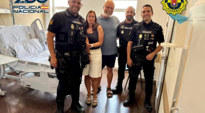 Alicante police revive unconscious German tourist after medical emergency on bus