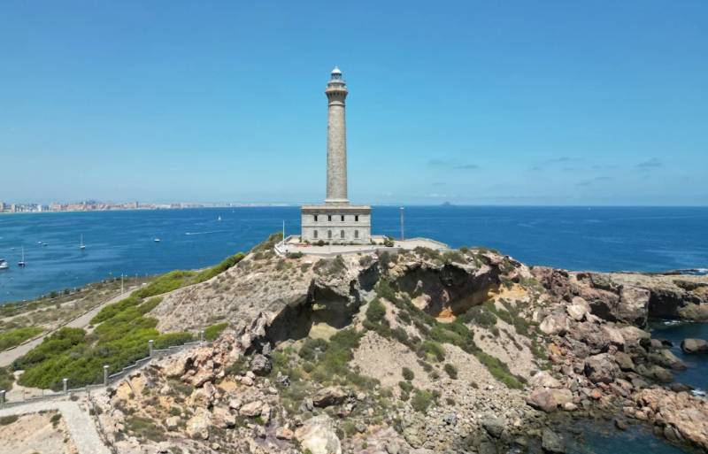 Cabo de Palos launches shuttle bus and rental bikes to tackle summer parking problems