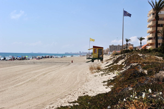 Playa El Arenal, almost two kilometres of sandy Mediterranean beach in the San Javier section of La Manga